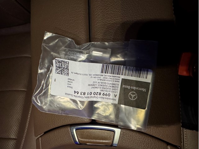 Фонарь подсветки ручки двери передней A0998200183 MERCEDES