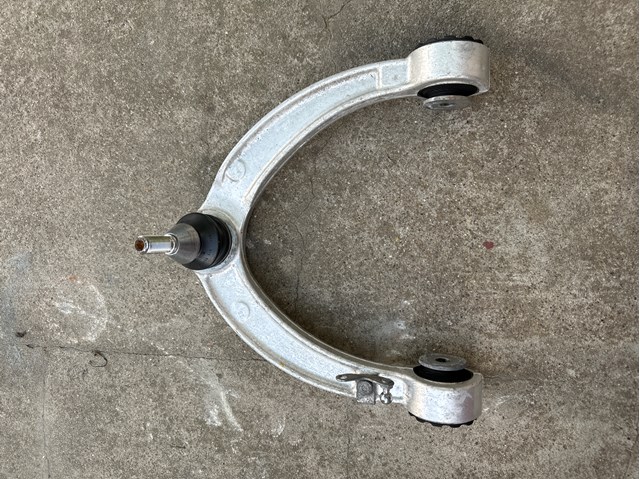 Рычаг передней подвески верхний, левый A1663301707 MERCEDES