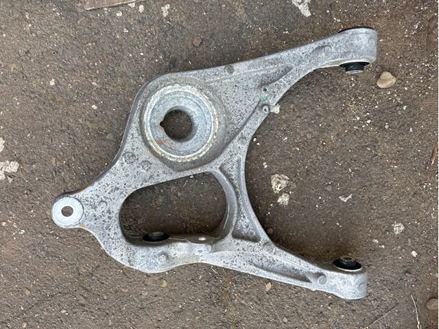 Рычаг задней подвески нижний, левый A1663500906 MERCEDES