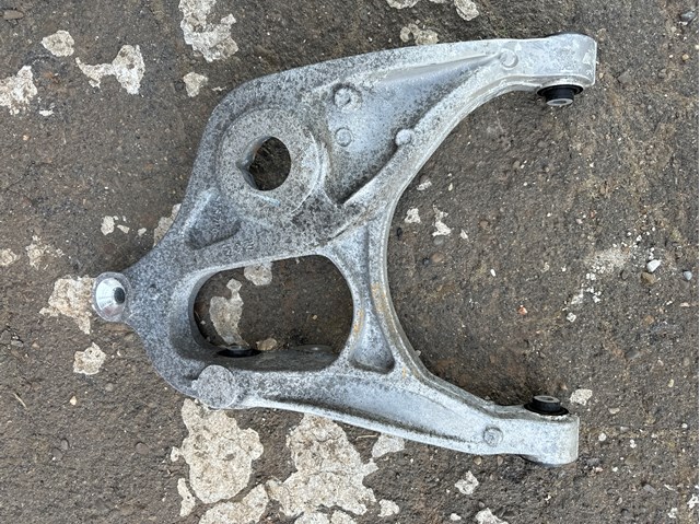 Рычаг задней подвески нижний, правый A1663501006 MERCEDES