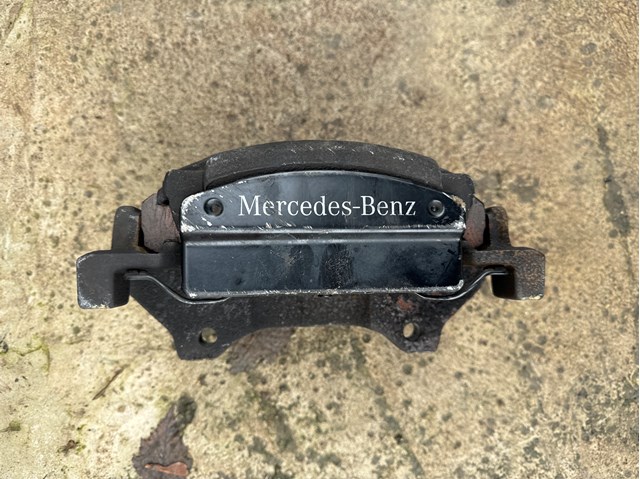 Суппорт тормозной передний правый A1664210481 MERCEDES