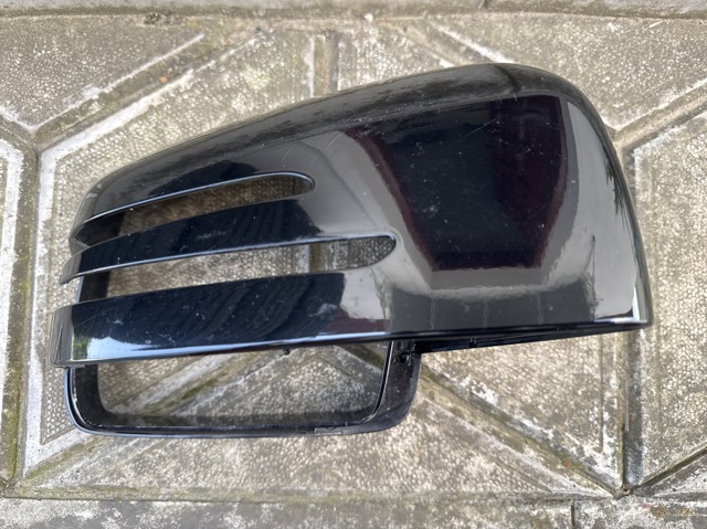 Накладка правого бокового зеркала A1668100264 MERCEDES