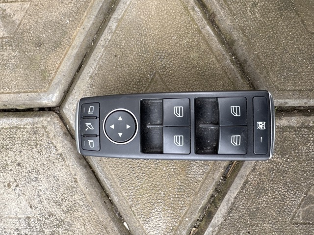 Кнопки переднего левого стекло подъёмника A1669054400 MERCEDES
