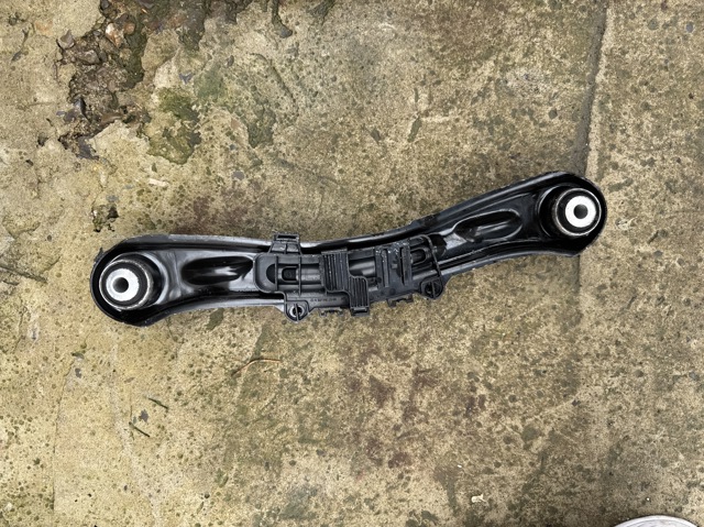Рычаг/тяга задней подвески продольный верхний, левый A1673503700 MERCEDES