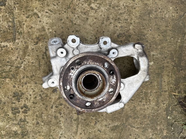 Цапфа поворотного кулака A1673572200 MERCEDES