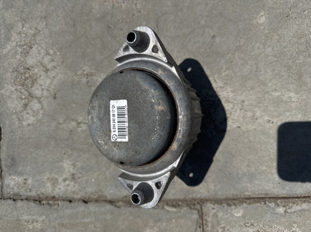 Левая подушка двигателя A2042405817 MERCEDES