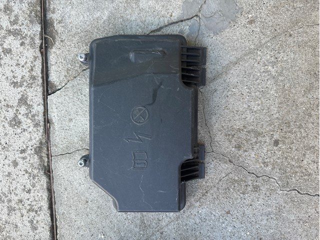 Крышка блока предохранителей A2055402428 MERCEDES