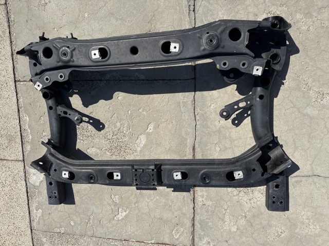 Балка передней подвески A2056280057 MERCEDES