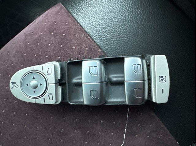Кнопки переднего левого стекло подъемника A2059056811 MERCEDES