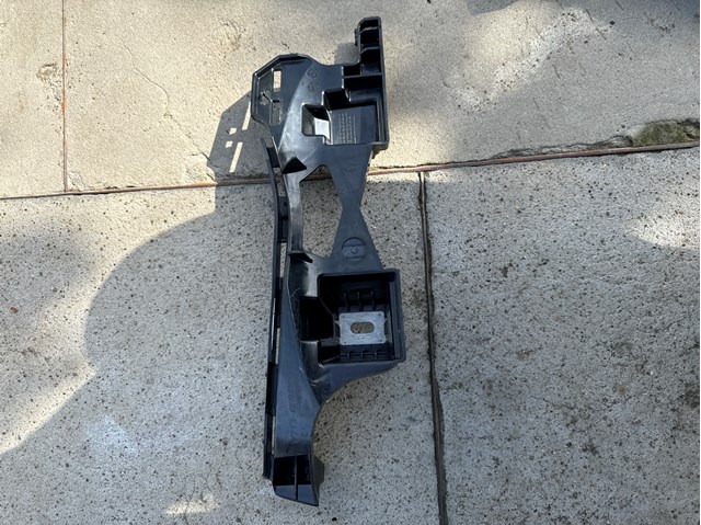 Кронштейн бампера заднего, левый A2138850065 MERCEDES