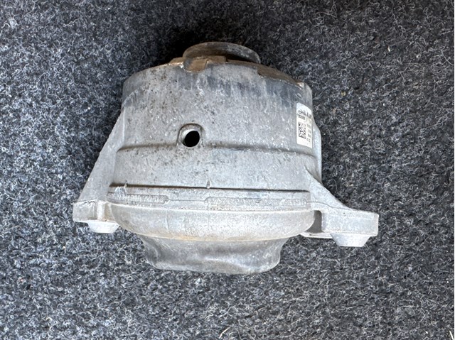 Левая опора двигателя A2532401000 MERCEDES