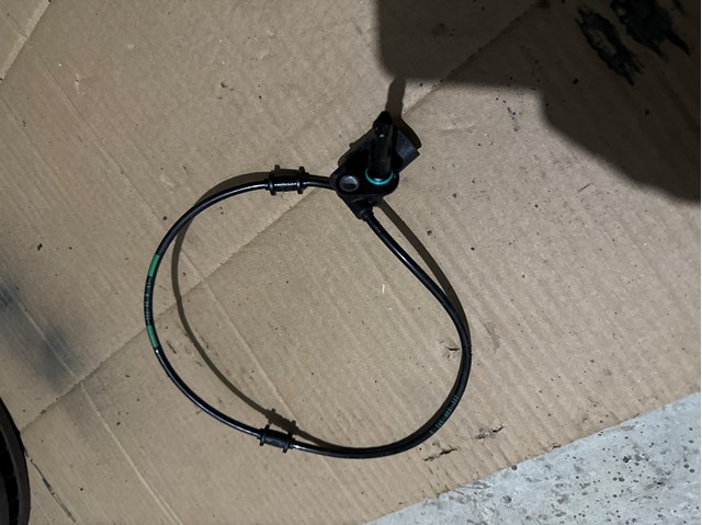 Датчик ABS задний левый A2539052500 MERCEDES