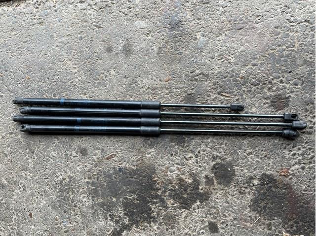 Стойка капота правая A2539801264 MERCEDES