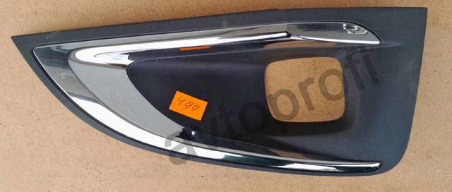 Решетка бампера переднего правая 1686611680 PEUGEOT