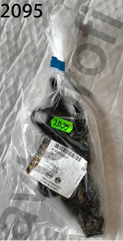 Кронштейн бампера переднего, правый 39059837 OPEL
