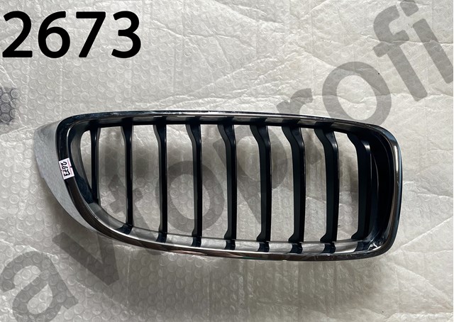 Решетка радиатора правая 51137294818 BMW