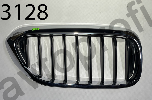 Решетка радиатора правая 51137390866 BMW
