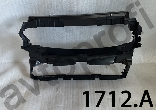 Воздуховод радиатора 51745A35890 BMW