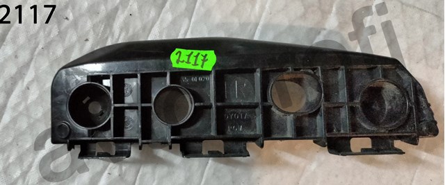 Правое крепление переднего бампера 525350F020 TOYOTA
