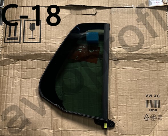 Задняя форточка правая 5G6845214C VAG