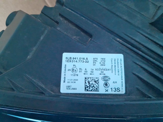 Вставка фары правой 5LB941016A VAG