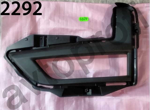 Решетка бампера переднего левая 622576FL0B NISSAN