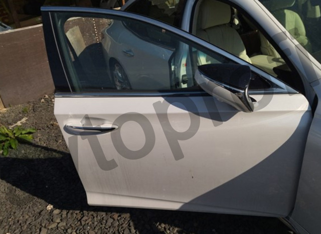 Пассажирская передняя дверь 6700150140 TOYOTA