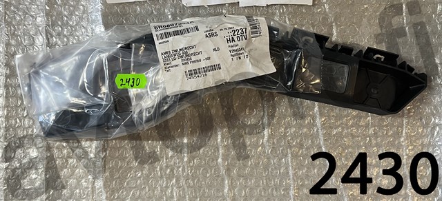 Правый кронштейн крепления бампера заднего 6R6807394A VAG