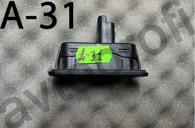 Кнопка привода замка крышки багажника (двери 3/5-й (ляды) 8200076256 RENAULT