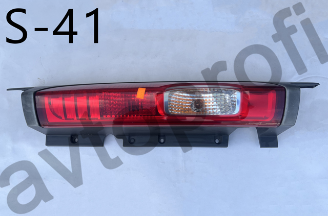 Задняя правая фара 8200415251 RENAULT