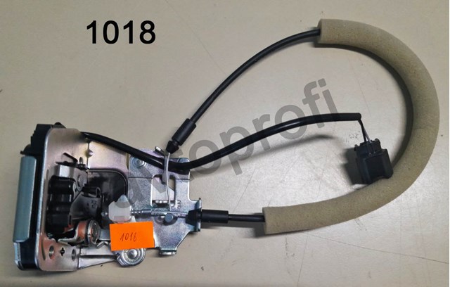 Замок двери боковой сдвижной левой 825030012R RENAULT