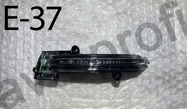 Указатель поворота зеркала, правый 963053618R RENAULT