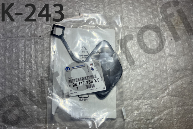 Заглушка буксировочного крюка в передний бампер 98117135XT PEUGEOT