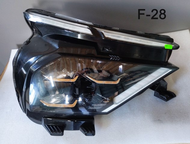 Правая блок фара 9830649280 PEUGEOT