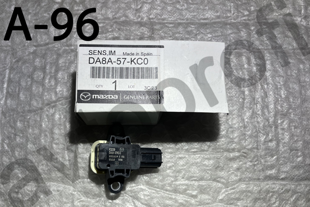 Датчик AIRBAG передний DA8A57KC0 MAZDA