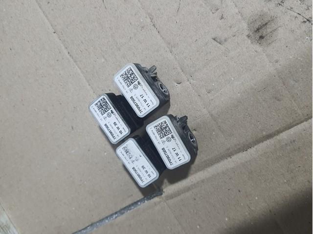 Датчик Эйрбэг передний 7P0907508 VAG