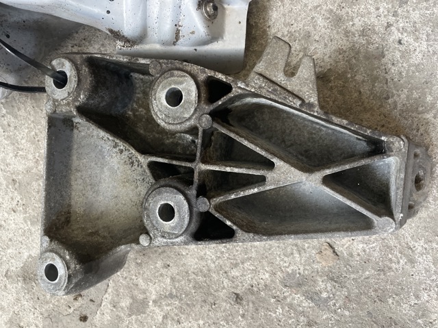 BMW 22116784823 Кронштейн подушки (опоры) двигателя левой в наличии Запорожье