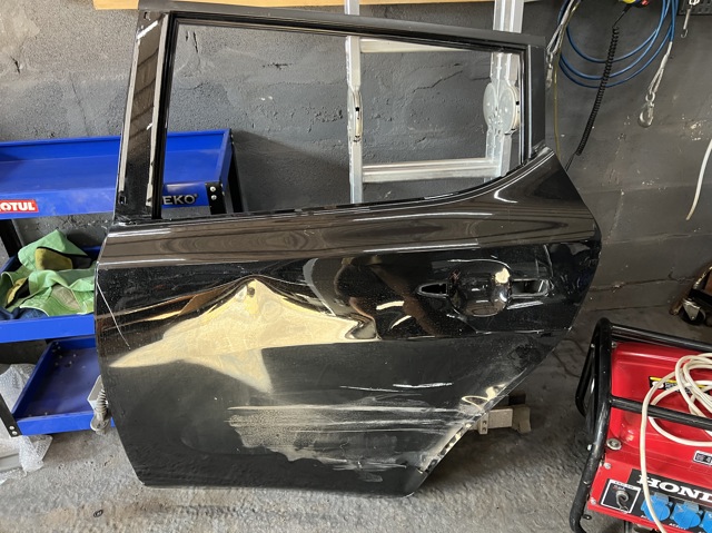 Дверь пассажирская задняя левая 821015SF0A NISSAN