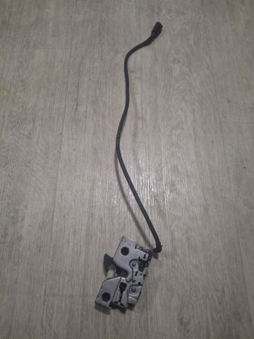 Запор капота (замок и привод замка капота) 11B823509A VAG