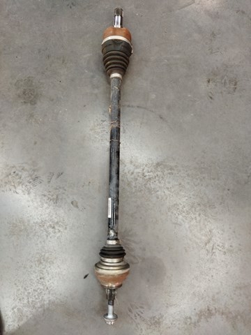 Полуось задняя, правая 1EA501204F VAG