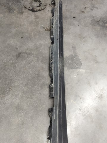 Накладка наружняя (молдинг) порога, левый 2476980700 MERCEDES