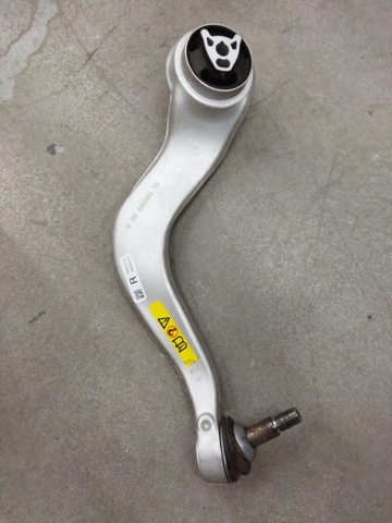 Передний нижний рычаг 31108833032 BMW