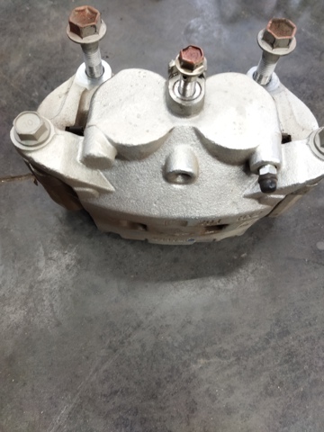 Суппорт тормозной, передний, левый 410115MT0A NISSAN