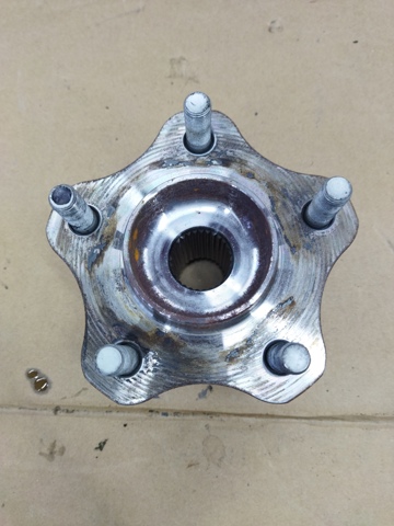 Ступица заднего колеса 432025MP0A NISSAN