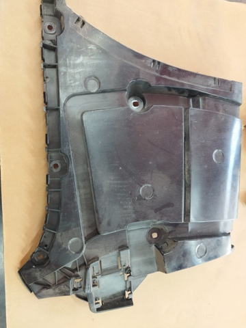 Кронштейн бампера заднего, правый 51128066722 BMW