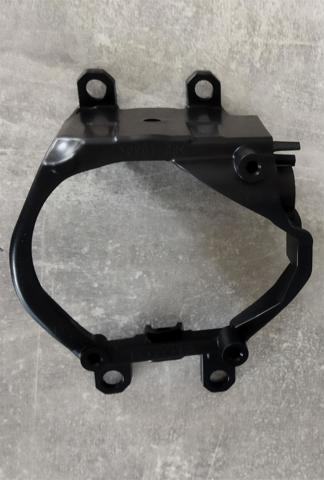 Крепление противотуманки правой 8121948051 TOYOTA