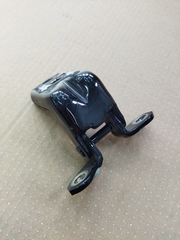 Петля задней левой двери 82421AG000 NISSAN