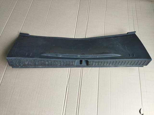 Облицовка задней панели багажника 94556642 GM