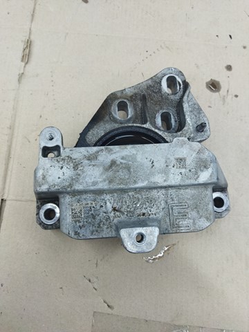 Левая подушка двигателя A2432402500 MERCEDES