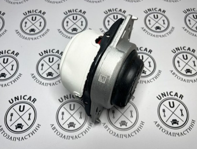 Правая подушка двигателя A1662400400 MERCEDES